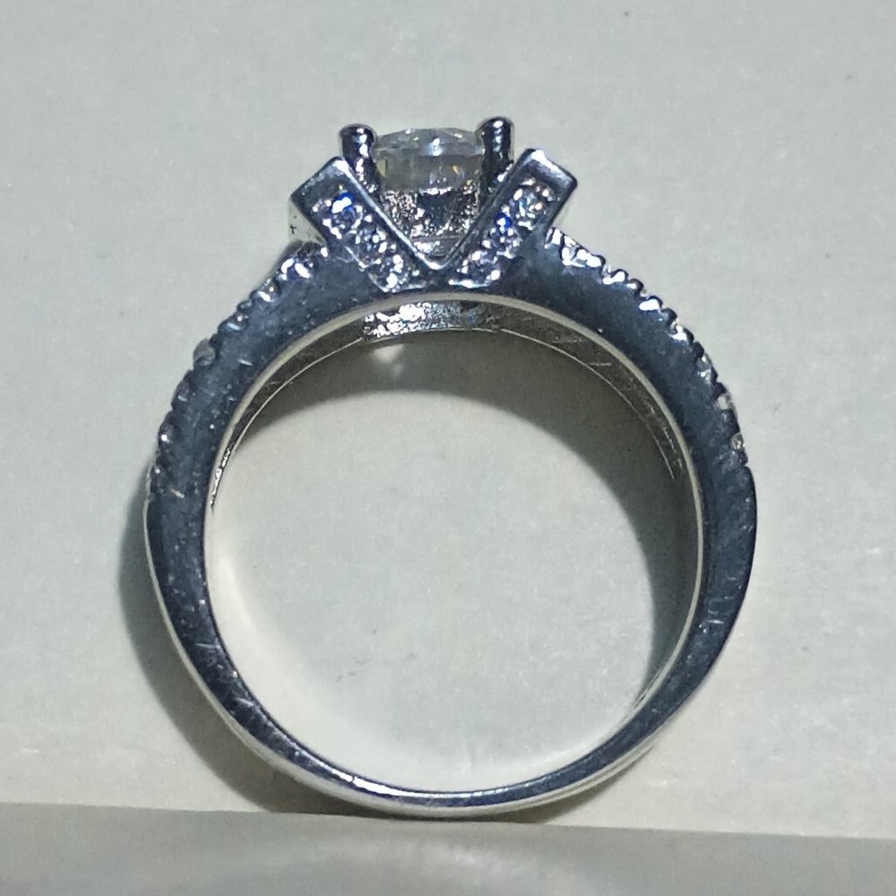 Ring - Picture 2 of 4